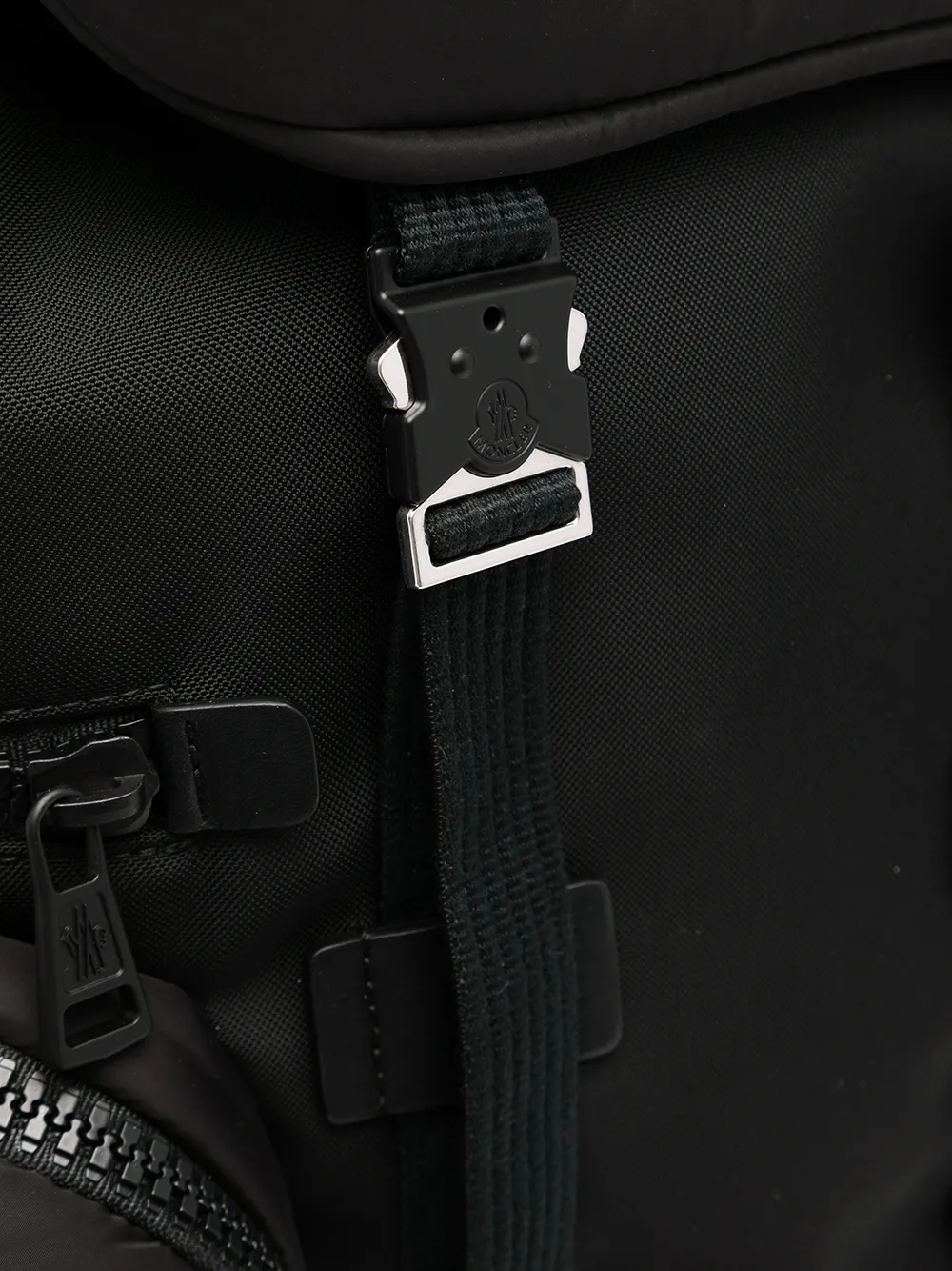 фото Moncler рюкзак с пряжкой