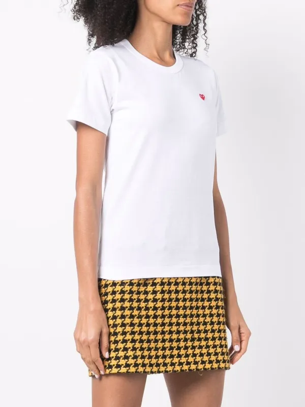 Comme des Garcons Play ロゴ パッチ クルーネック Tシャツ Comme Des Garçons Play ロゴ Tシャツ | ホワイト | FARFETCH JP