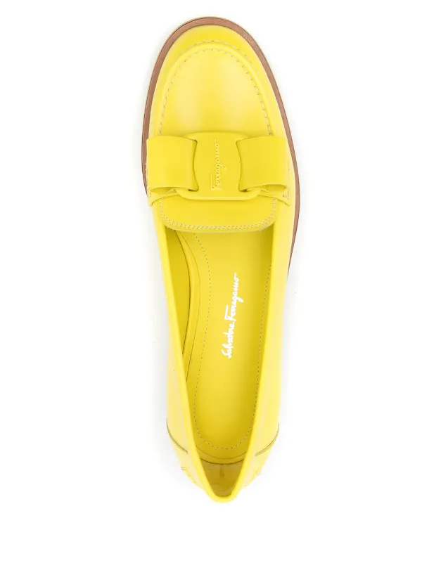 フェラガモ　VIVAローファー Ferragamo ヴィヴァ ローファー | イエロー | FARFETCH JP