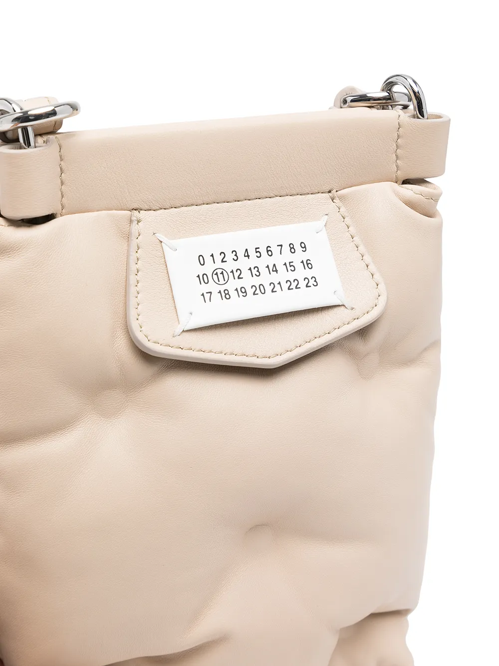 фото Maison margiela дутая сумка-сэтчел с нашивкой-логотипом