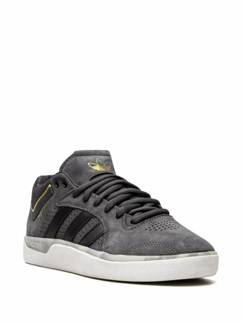 Adidas Tyshawn Mid CloudWhite/CoreBlack/CouldWhite skeittikengÃ¤t - Ponke's