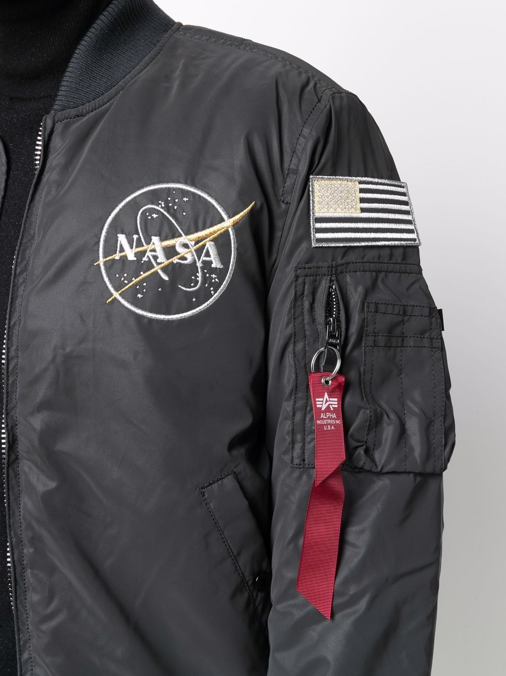 фото Alpha industries бомбер с нашивками nasa