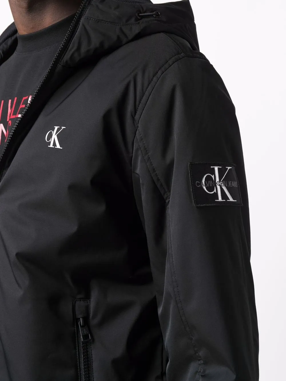 фото Calvin klein jeans куртка с капюшоном и логотипом