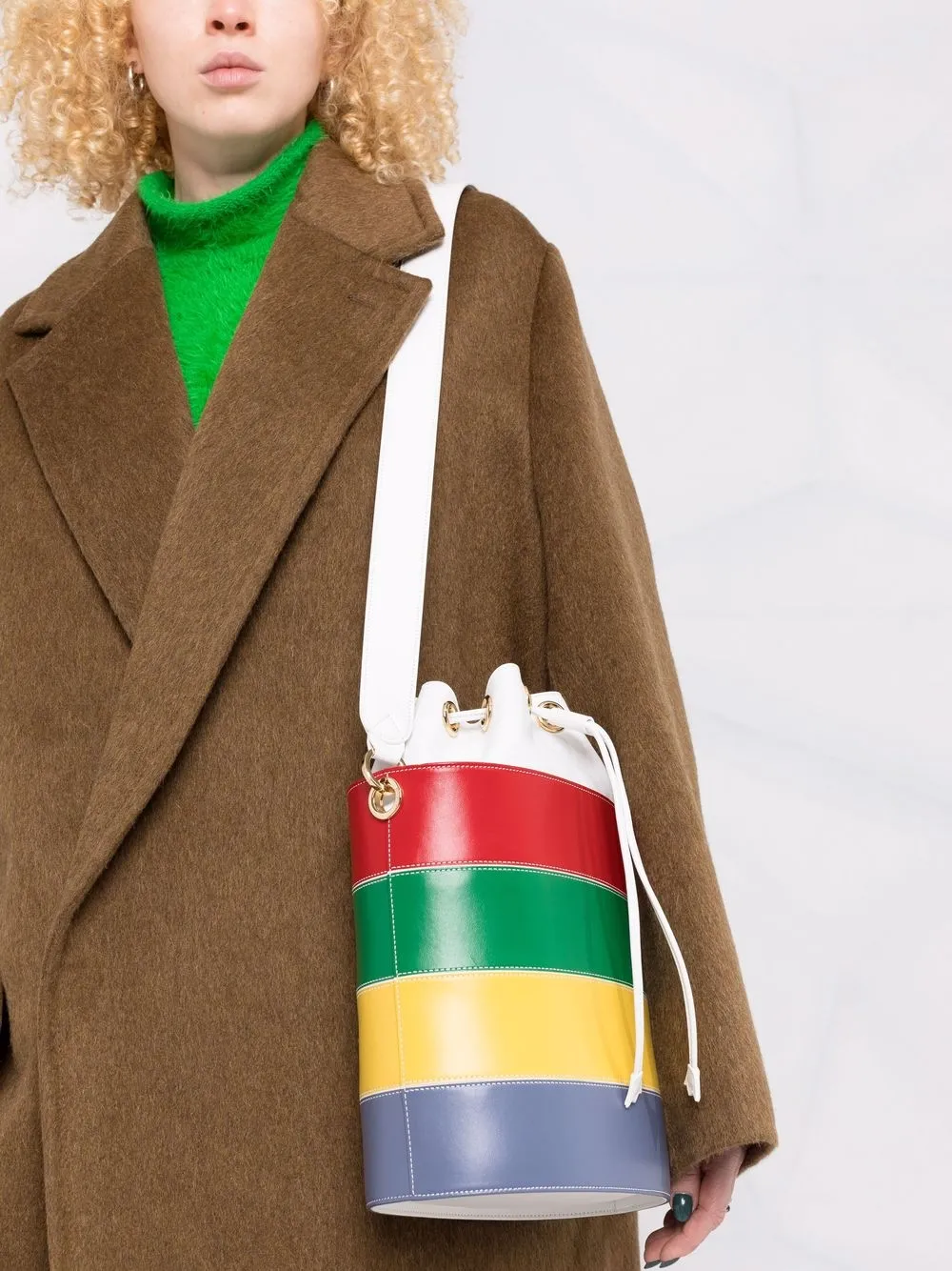 фото Salvatore ferragamo сумка-ведро в стиле колор-блок