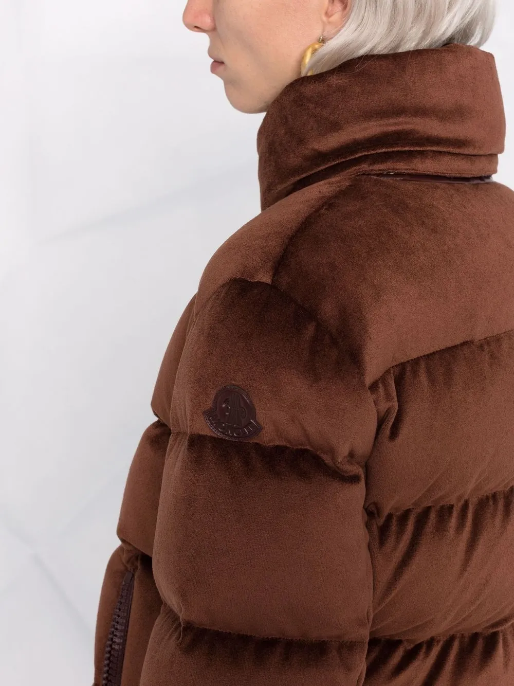 фото Moncler бархатный пуховик holostee