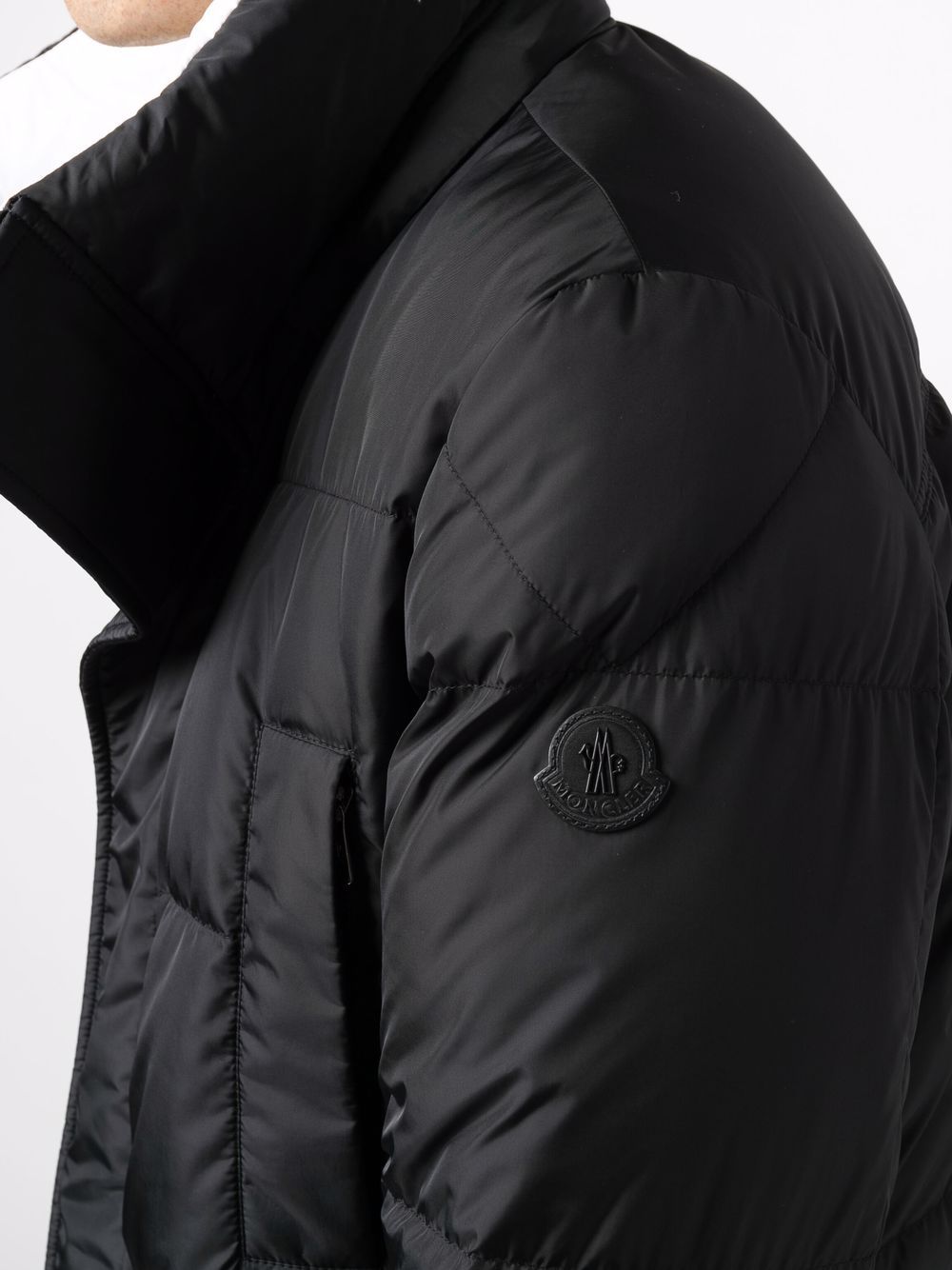 фото Moncler двусторонний пуховик с нашивкой-логотипом