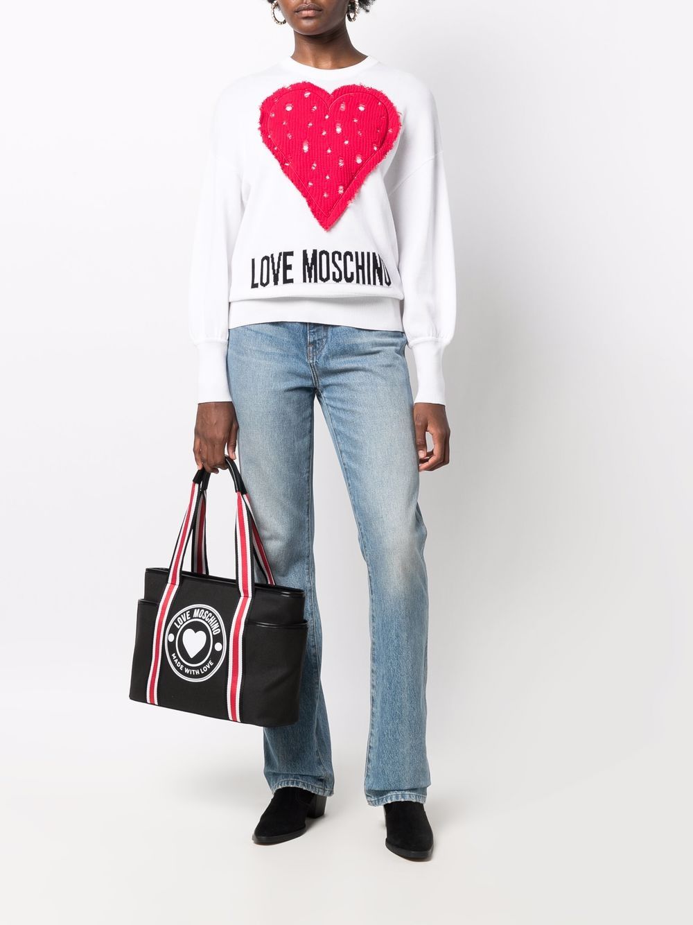 фото Love moschino свитер с нашивкой