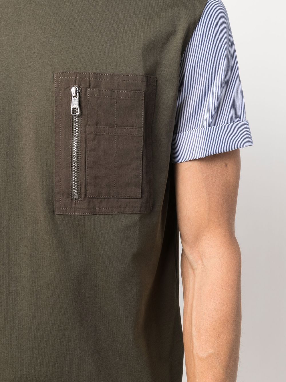 фото Neil barrett футболка с контрастной вставкой и карманом на молнии