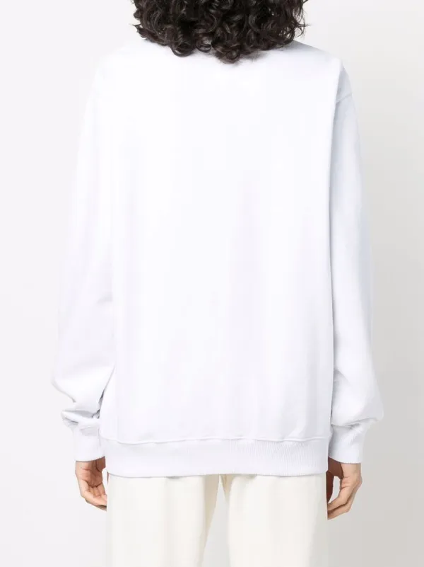 white loose sweatshirt