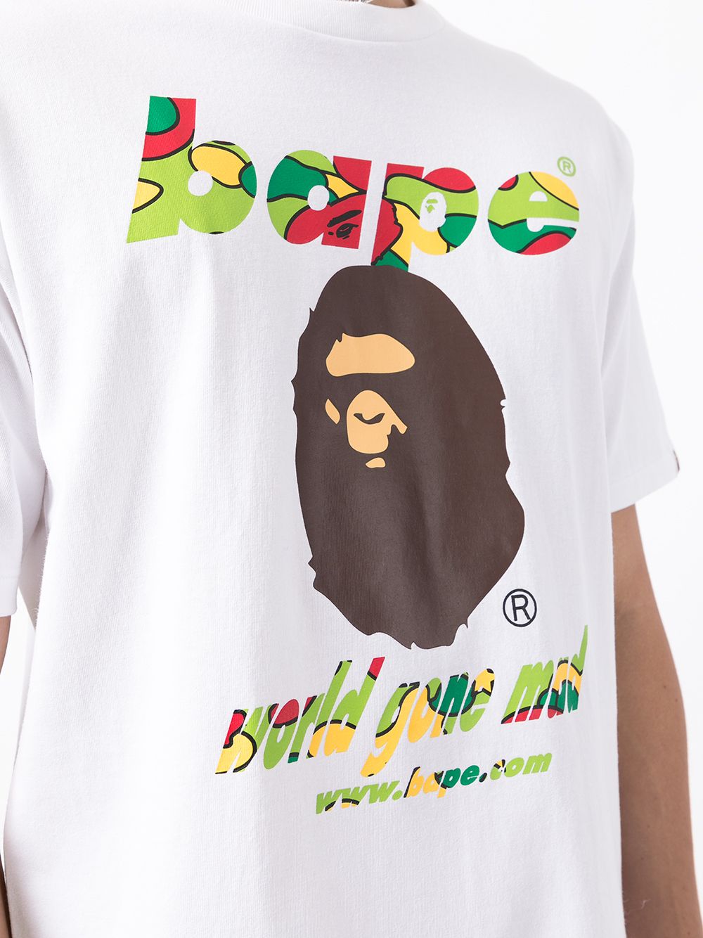 фото A bathing ape® футболка world gone mad с логотипом