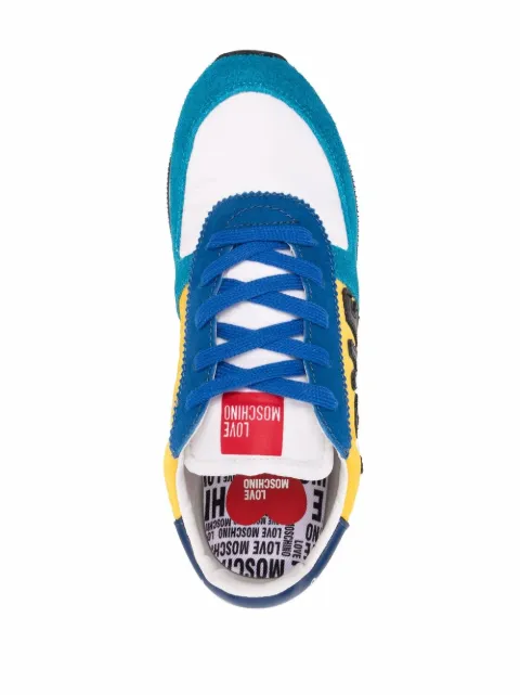 love moschino converse