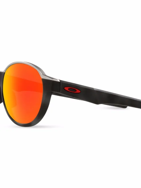 Shop Oakley Coinflip round-frame sunglasses with Express Delivery - FARFETCH