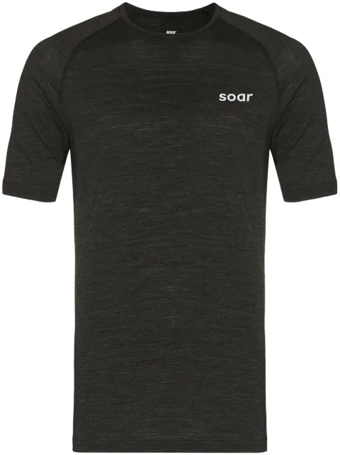 Soar تيشيرت للجري بطبعة شعار الماركة