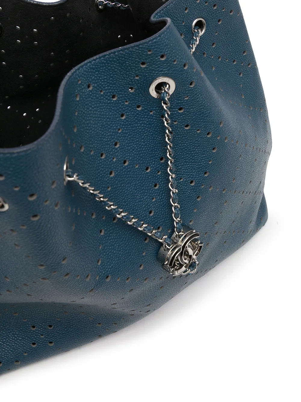 фото Chanel pre-owned сумка-ведро с перфорацией cc
