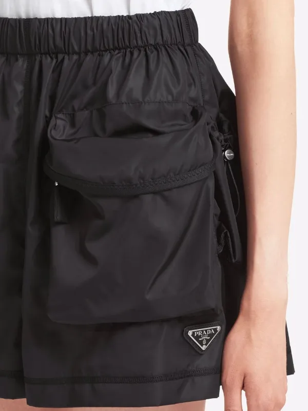 あくまでも中古品ですのでPRADA Re-Nylon ショートパンツ ブラック