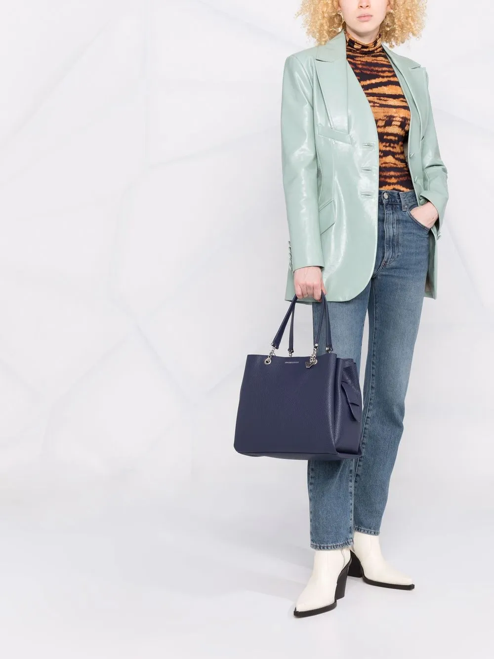 фото Emporio armani сумка через плечо с подвеской-логотипом