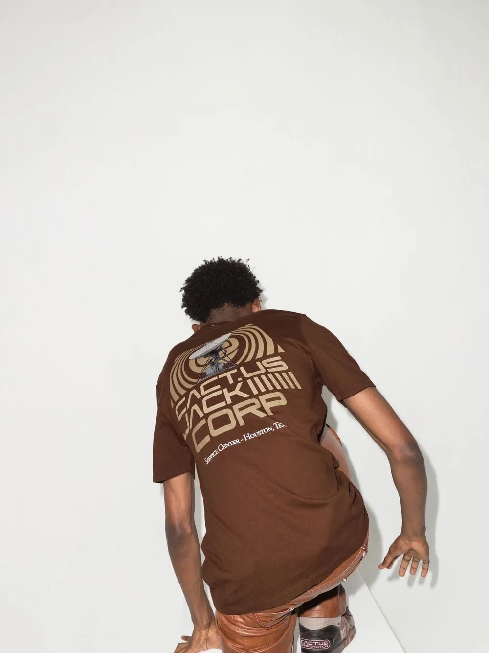  Nike T Shirt Mit Grafischem Print   259 Brown 