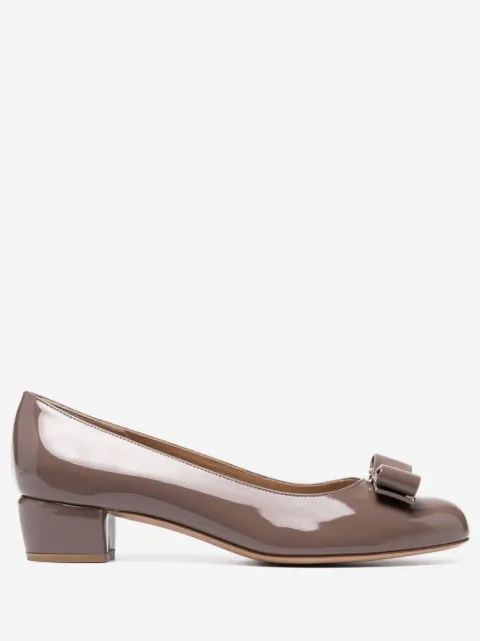 Ferragamo Vara pumps