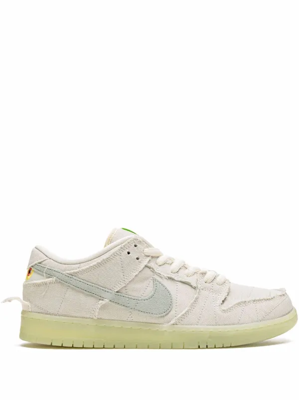 コメント下さいませNIKE SB DUNK LOW MUMMY