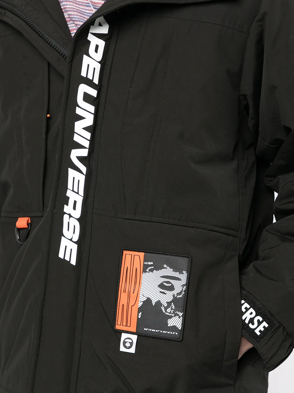 фото Aape by *a bathing ape® пуховик с капюшоном и логотипом