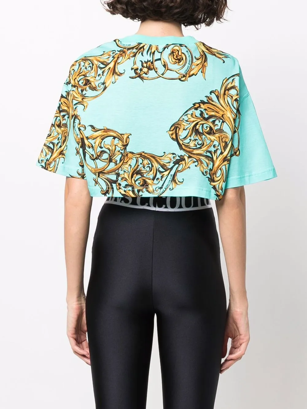 фото Versace jeans couture укороченная футболка с принтом barocco