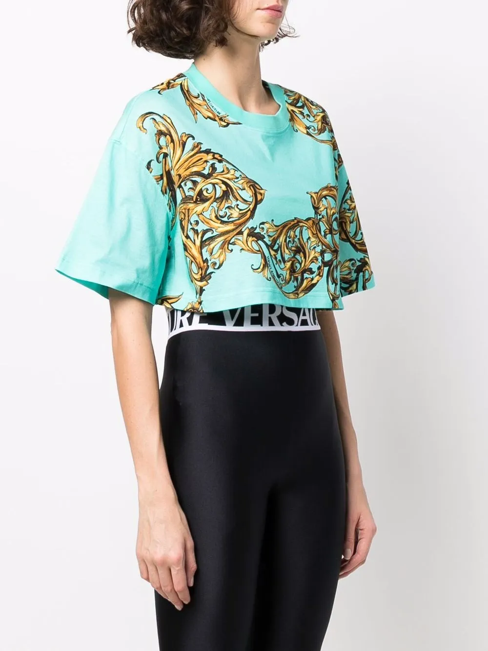 фото Versace jeans couture укороченная футболка с принтом barocco