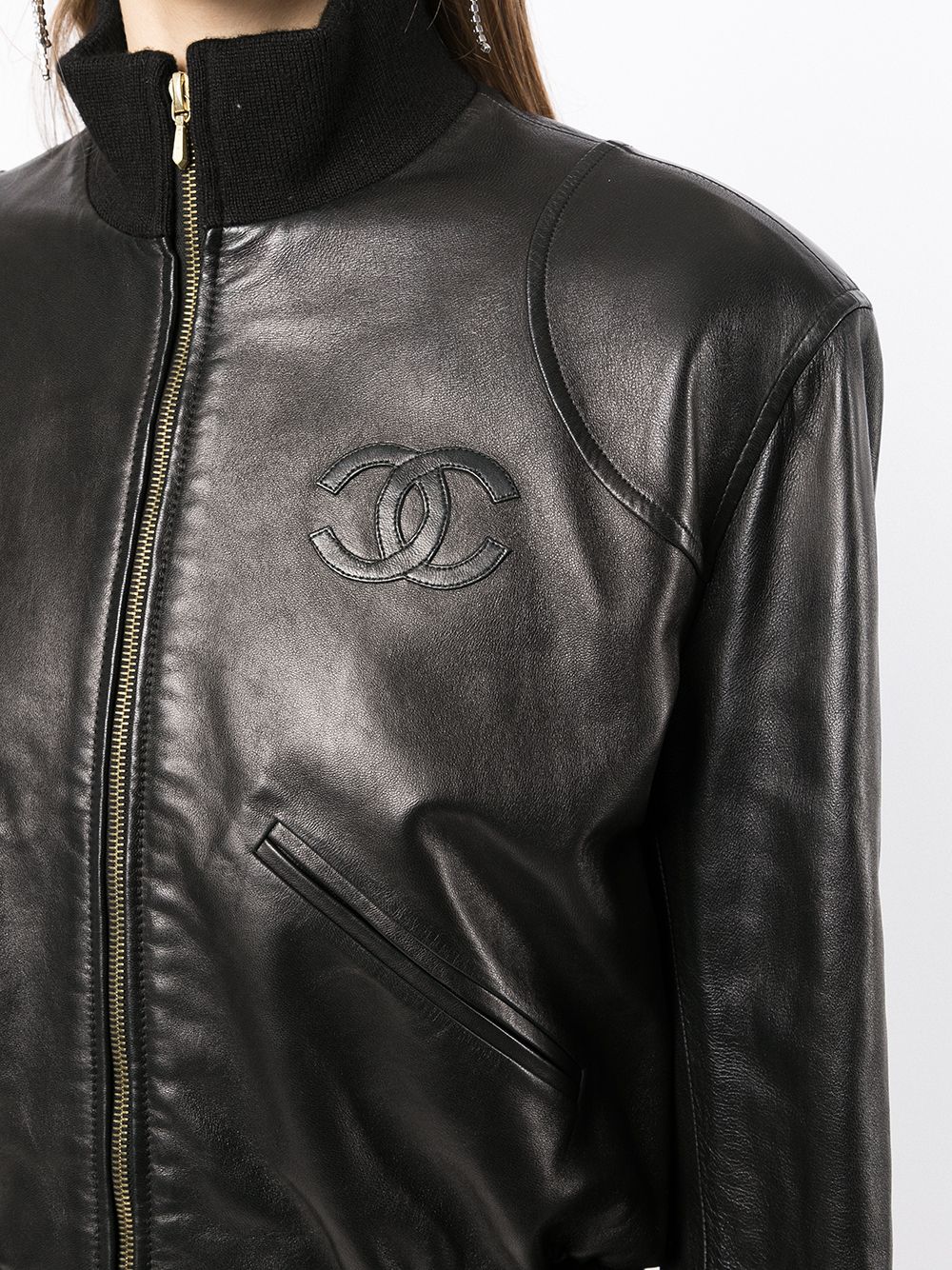 фото Chanel pre-owned кожаная куртка 1990-х годов с логотипом cc