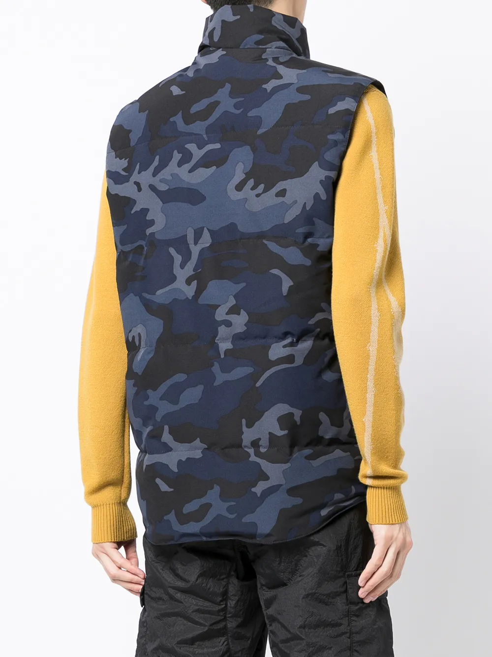 фото Canada goose дутый жилет с камуфляжным принтом