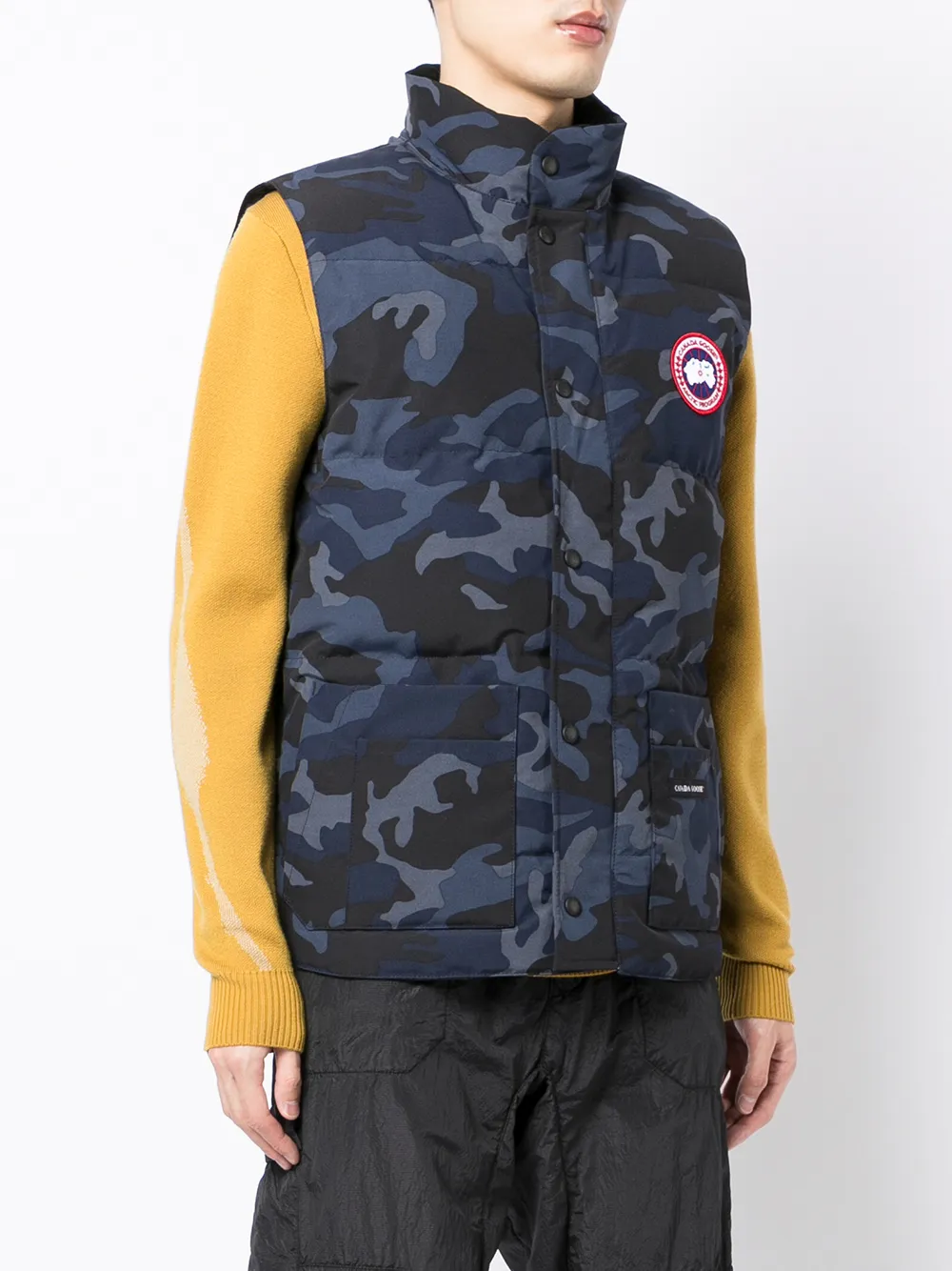 фото Canada goose дутый жилет с камуфляжным принтом