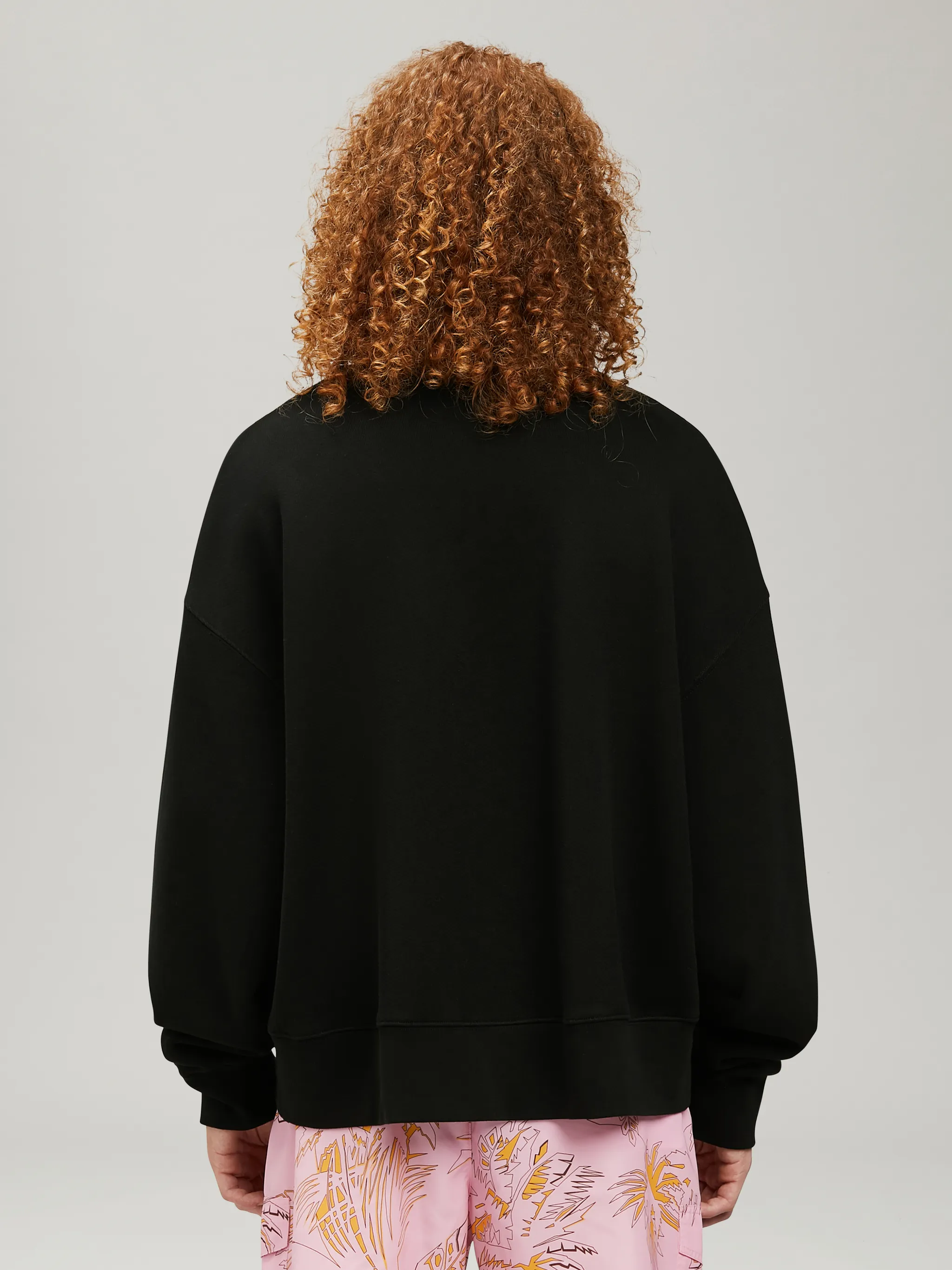 CURVED LOGO SWEATSHIRT