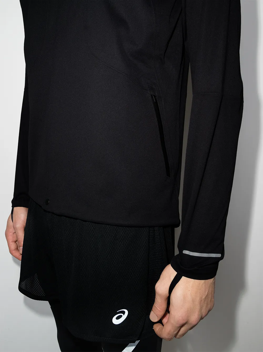 фото Asics легкая куртка accelerate с капюшоном