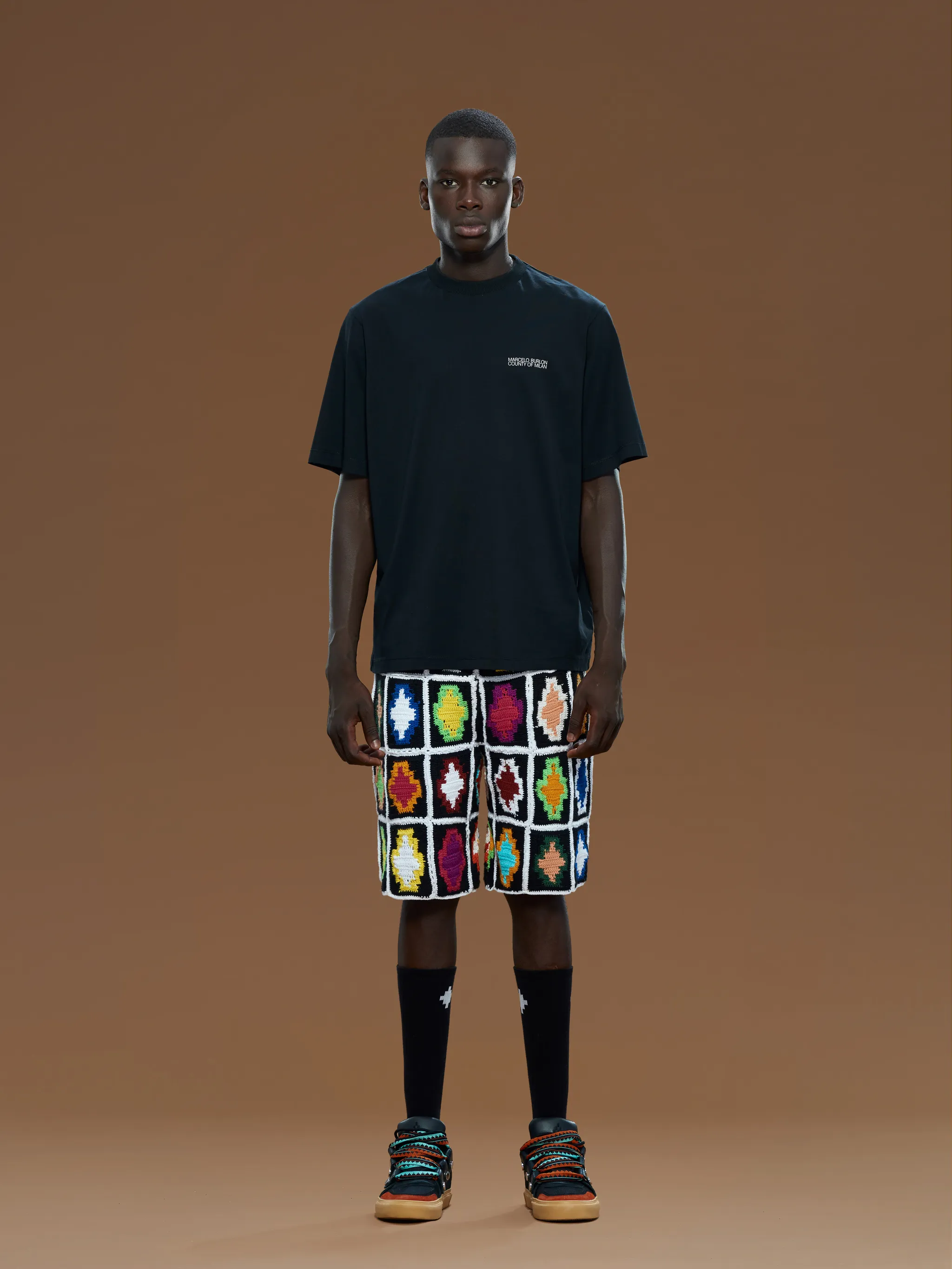 Black/white organic cotton Tempera Cross-print T-shirt from Marcelo Burlon County of Milan featuring signature Cross motif, logo print at the chest, crew neck, short sleeves and straight hem. When buying this unisex item, keep in mind that it is graded in standard men's sizing.. Conscious: This item is made from at least 50% organic materials.