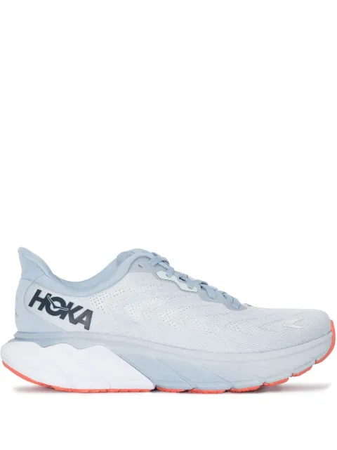 HOKA tenis bajos Arahi 6