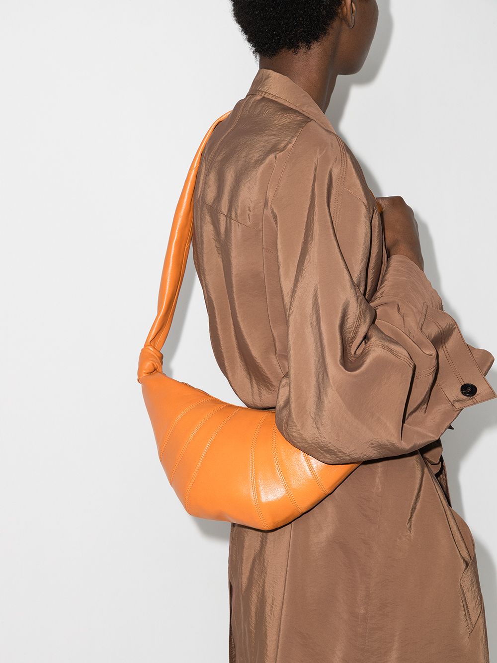 фото Lemaire small croissant shoulder bag