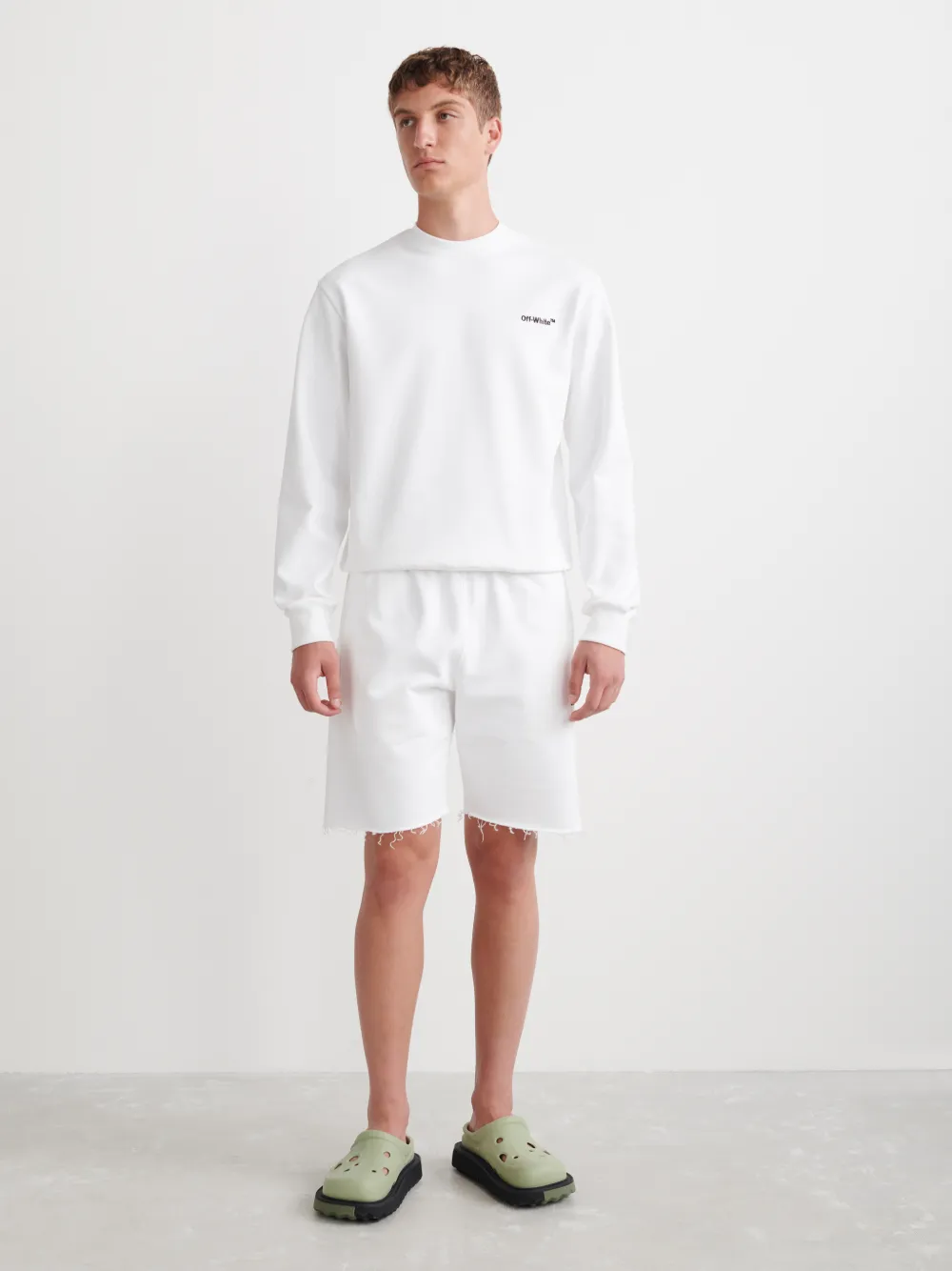 HELVETICA SHORTS MIT LOGO