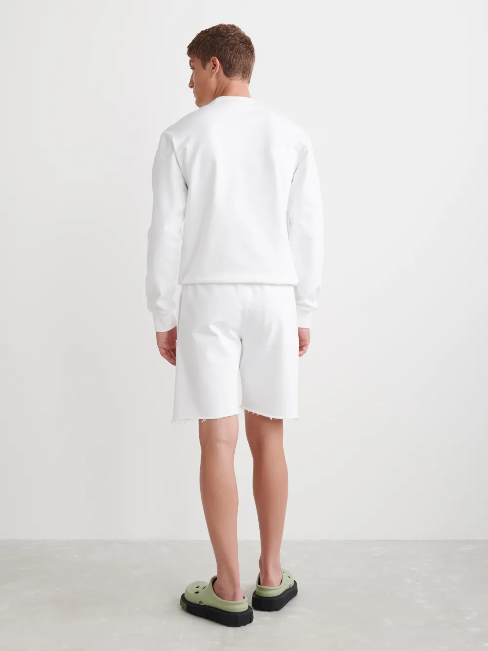 HELVETICA SHORTS MIT LOGO