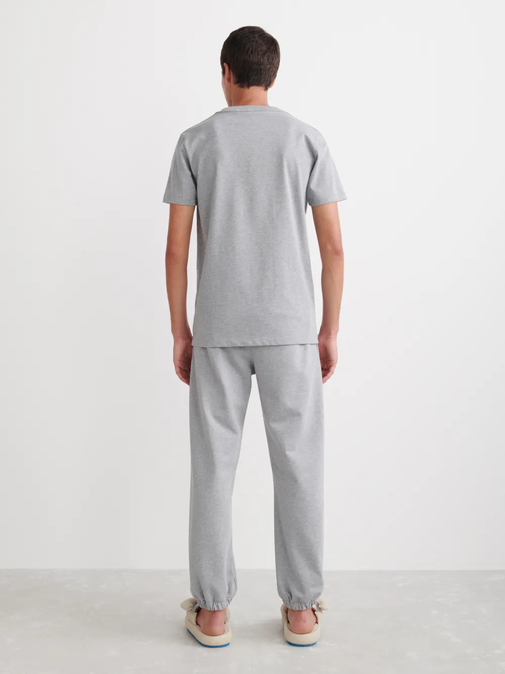 HELVETICA LOGO KURZÄRMELIGES, ENGES T-SHIRT