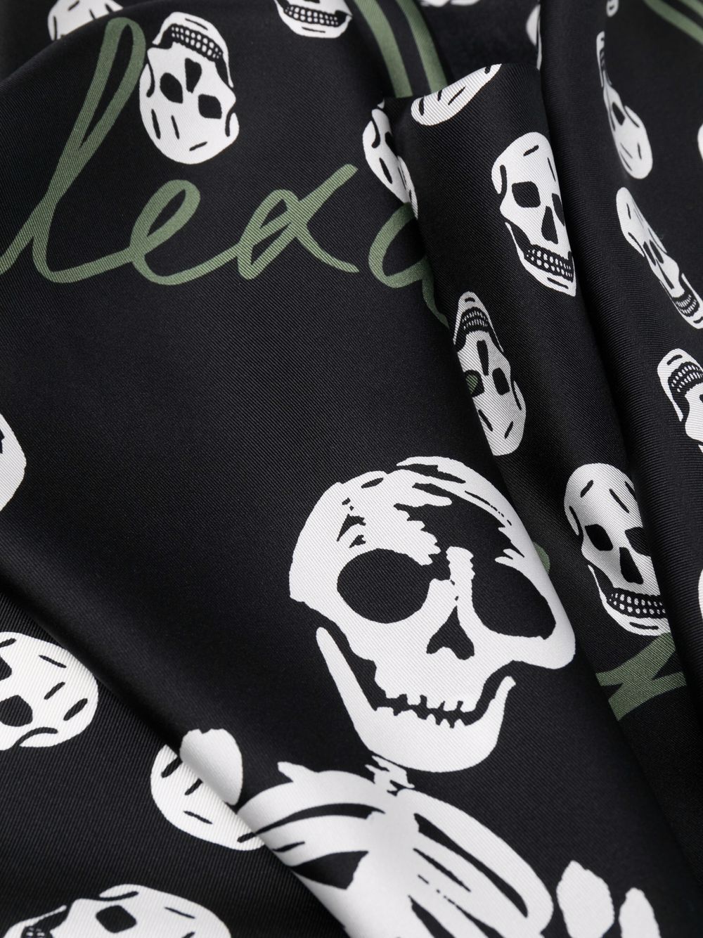 фото Alexander mcqueen шелковый платок skeleton biker skull