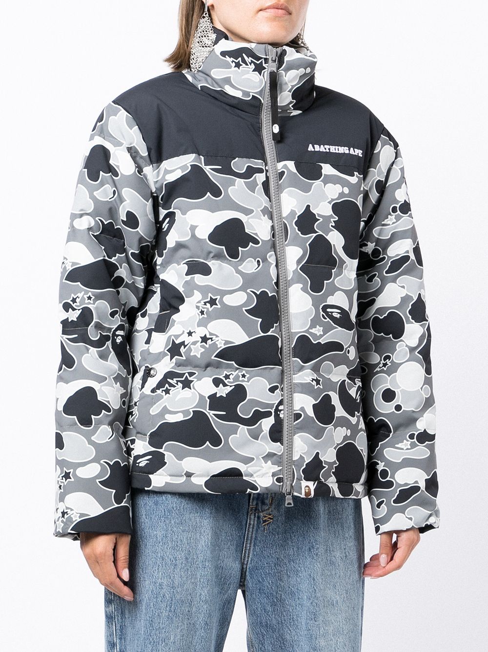 фото A bathing ape® пуховик с камуфляжным принтом