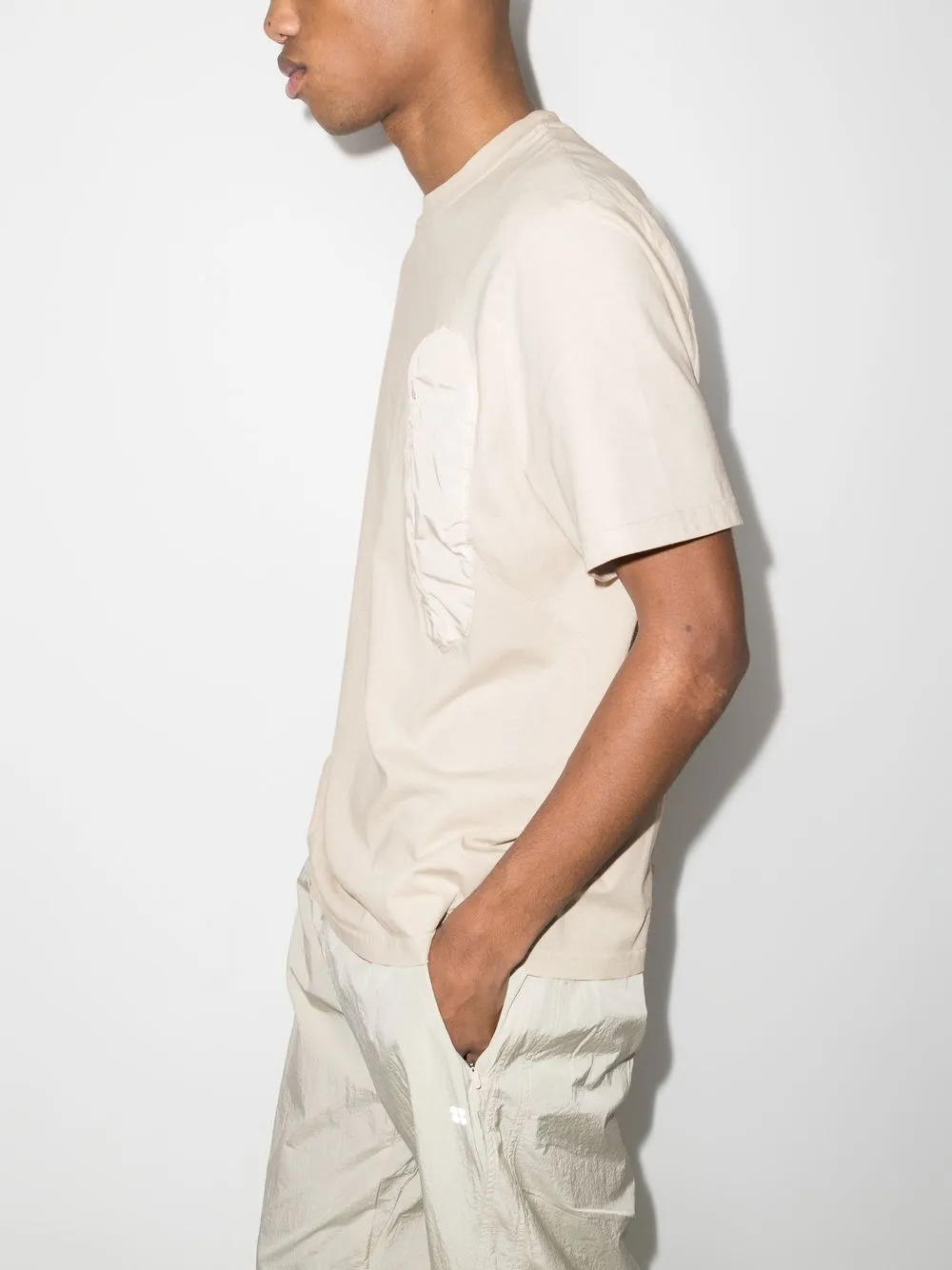 HELIOT EMIL T-shirt met borstzak - Beige