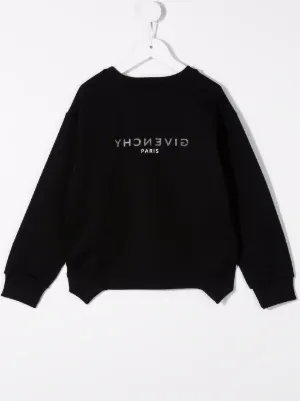 sweatshirt with a collar