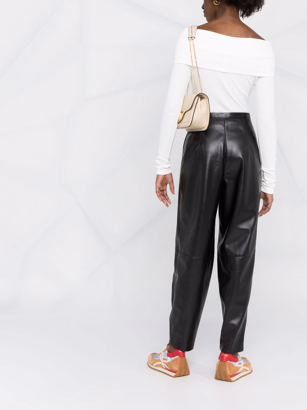 фото 12 storeez faux-leather tapered leg trousers