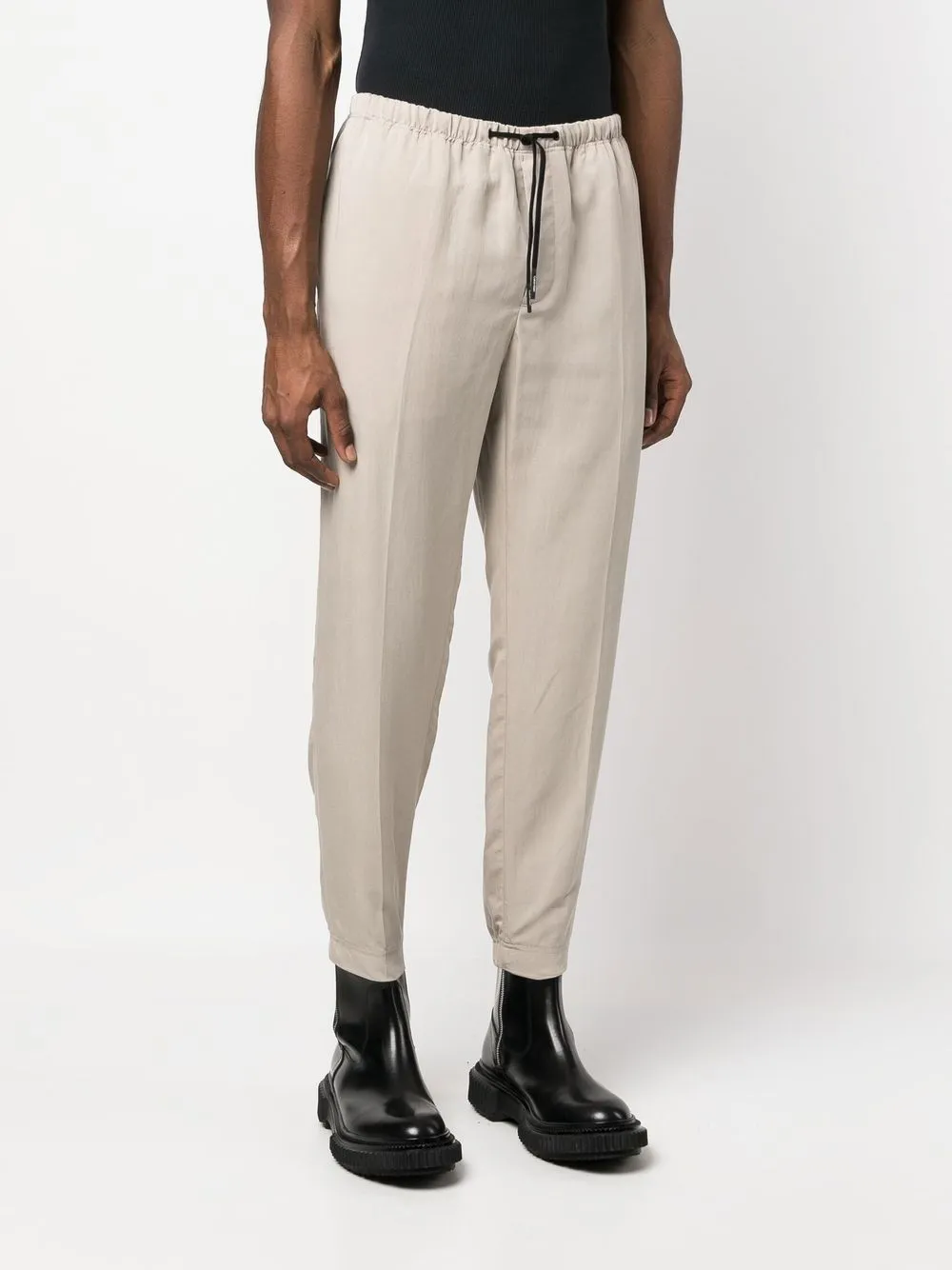 drawstring-fastening waist trousers