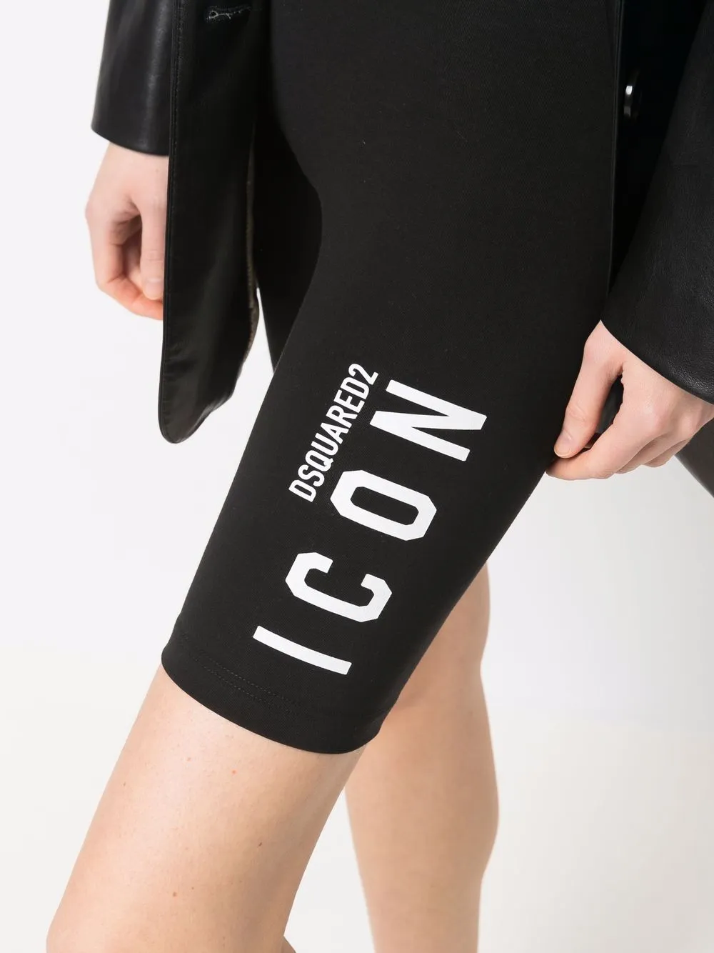 фото Dsquared2 шорты с принтом icon