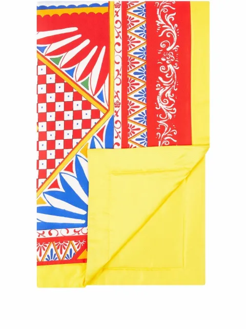 Dolce & Gabbana manta capitonada con estampado Carretto