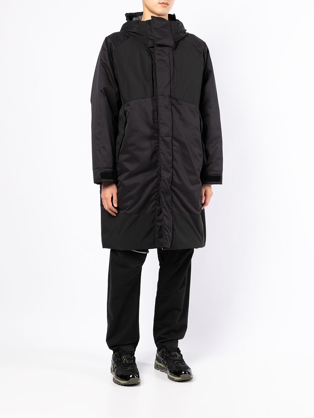 фото White mountaineering hooded down-padded parka coat