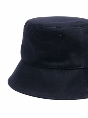 Nuova collezione di cappelli da donna di Fendi su FARFETCH