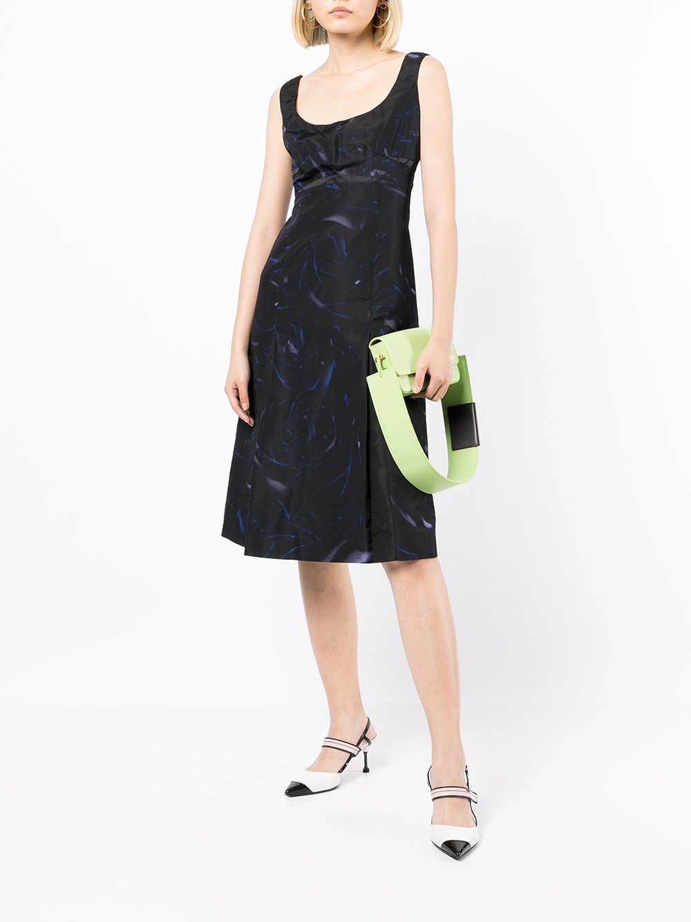 фото Céline pre-owned шелковое платье миди pre-owned с абстрактным принтом