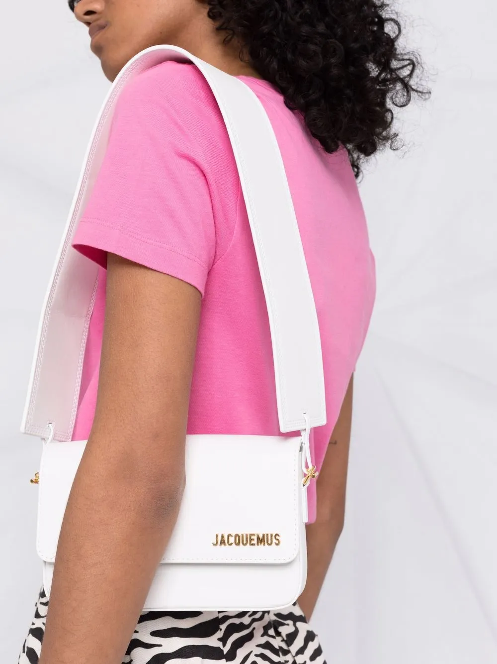 фото Jacquemus сумка на плечо le carinu с логотипом
