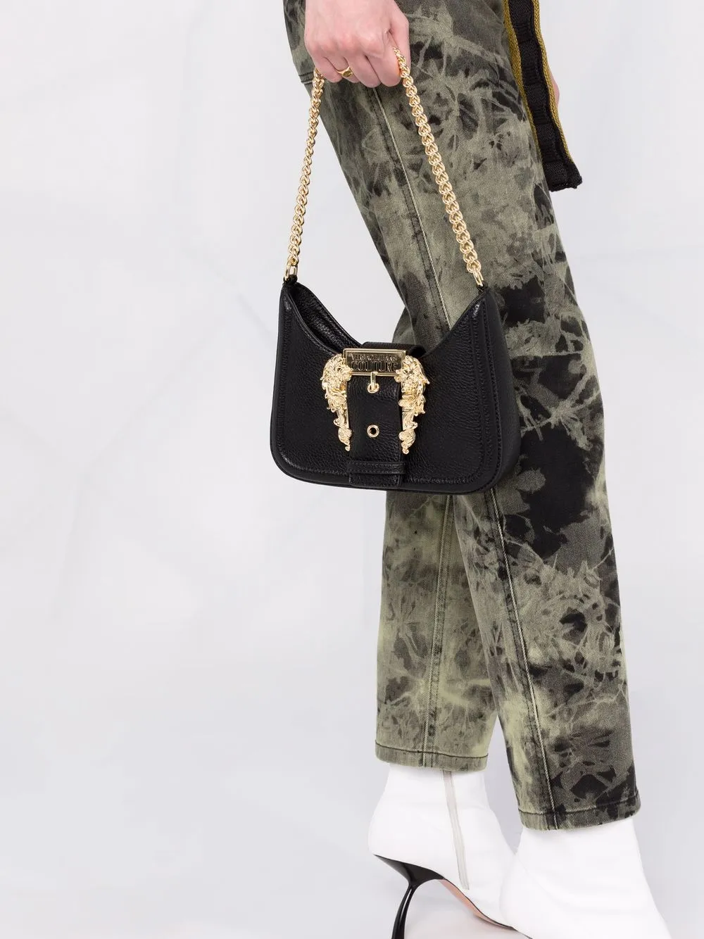 фото Versace jeans couture сумка на плечо couture с пряжкой baroque